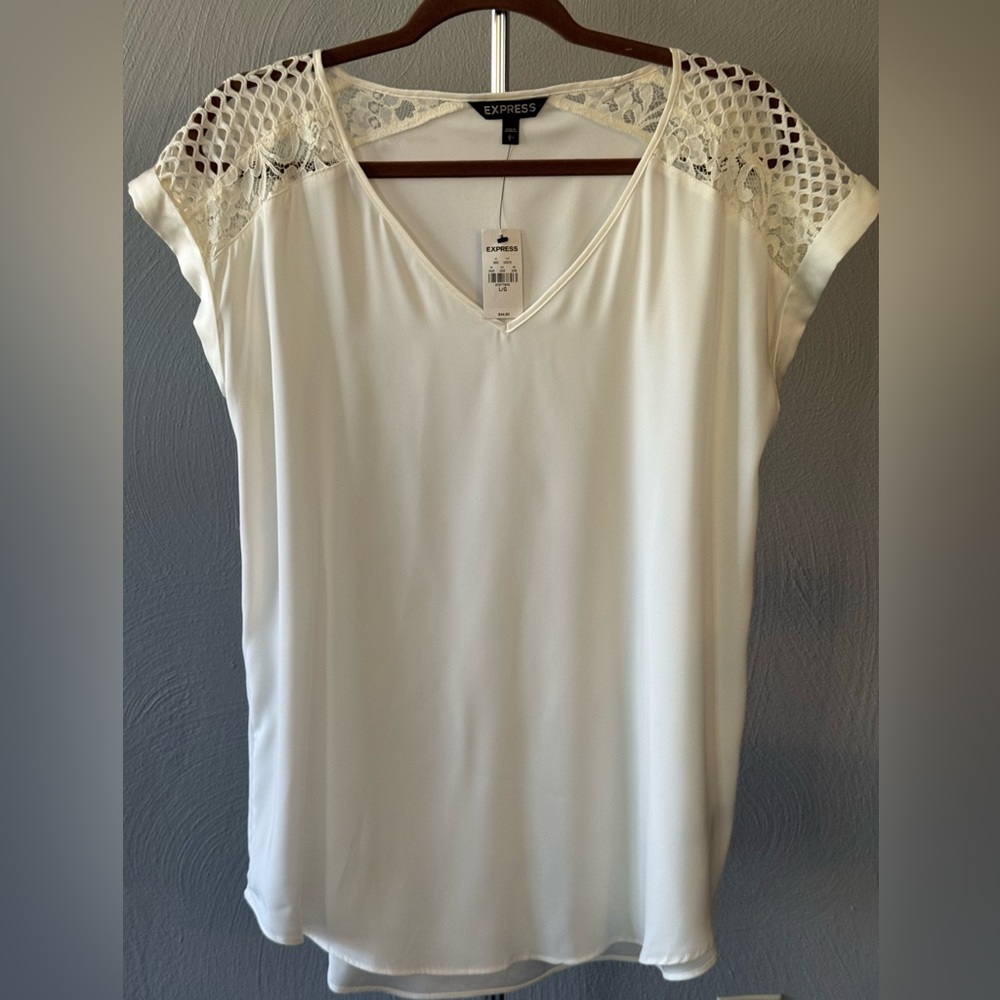 Express Cream Pullover Shirt, Size Large